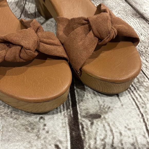 Universal Thread Sandal Size 8.5 - Picture 5 of 7